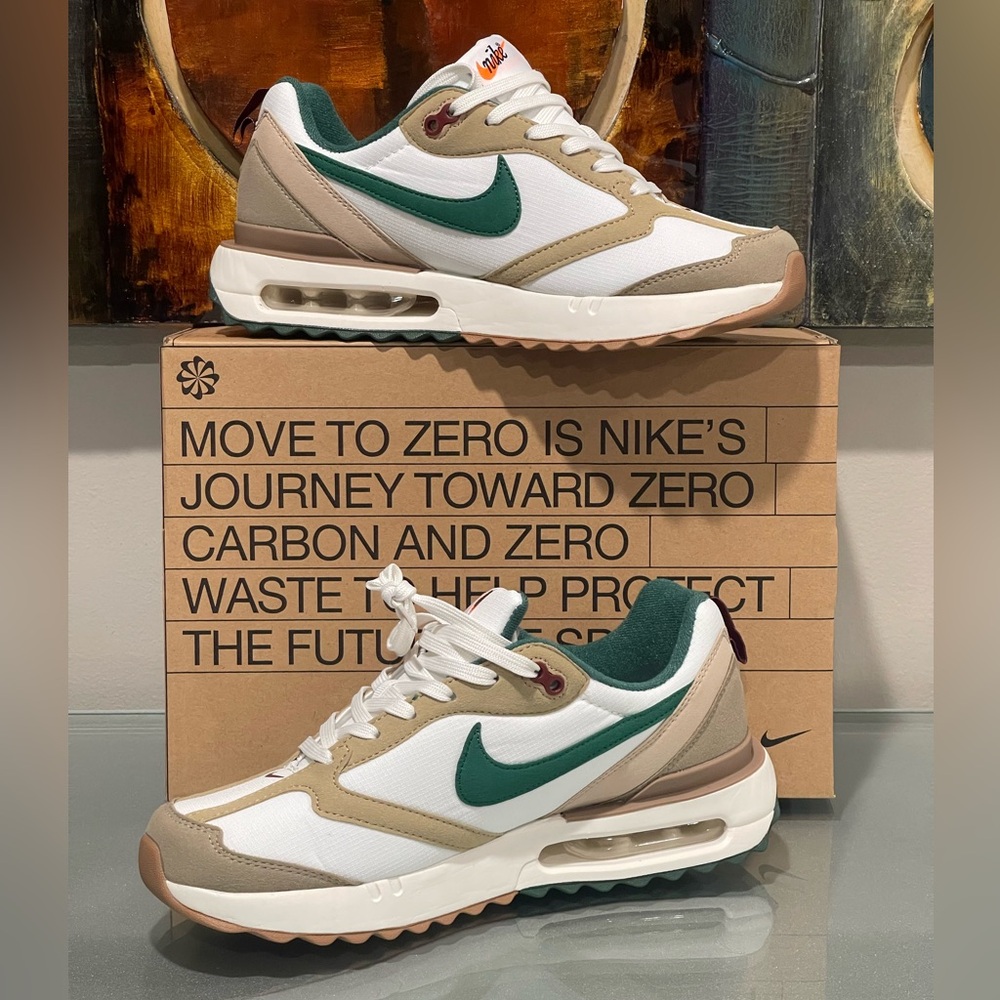 NWT Unisex Nike Air Max Dawn 'Khaki Gorge Green Men’s Size 9.5  Women’s Size 11